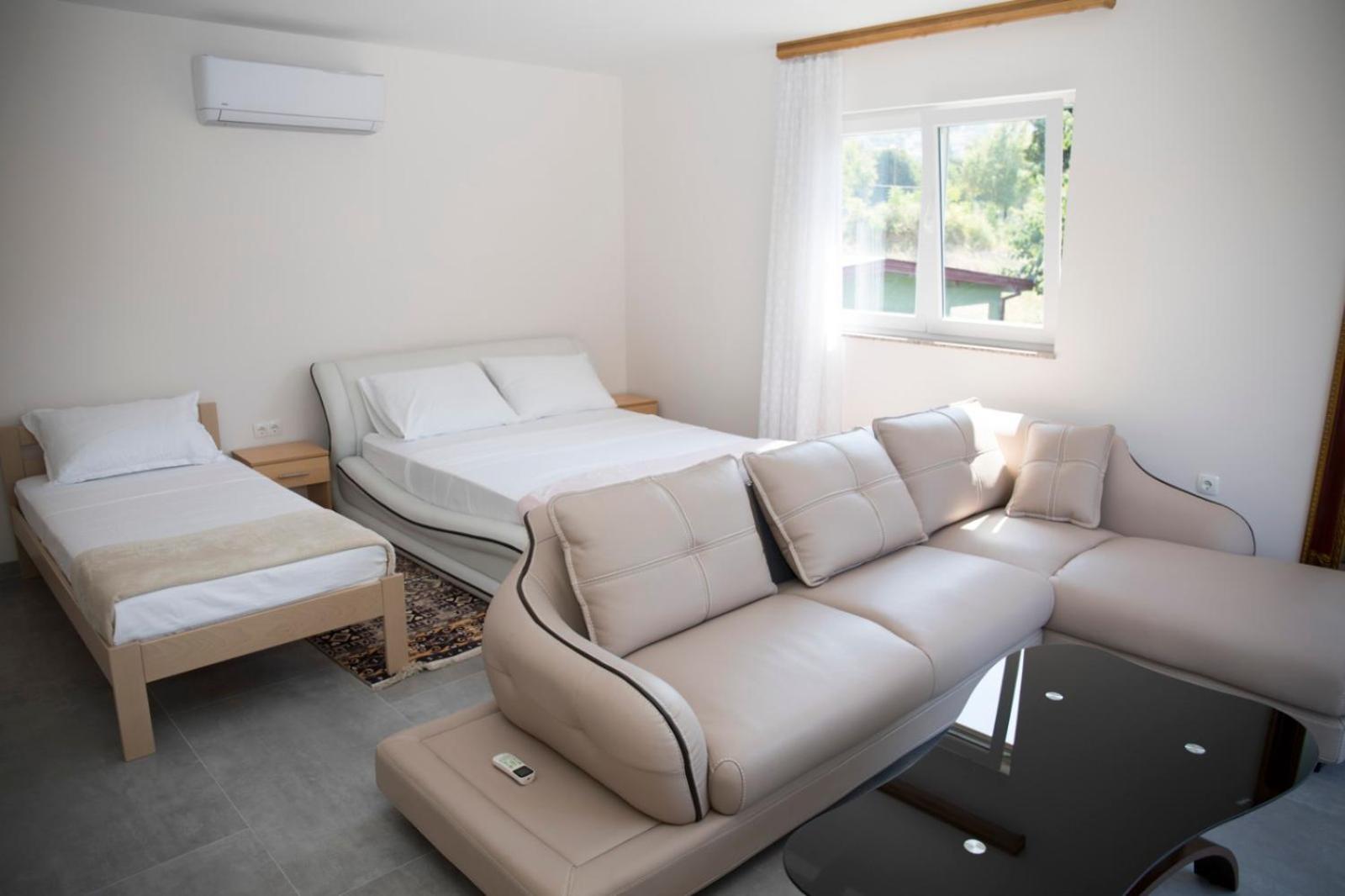 Kovac Riverfront Apartments Mostar Esterno foto