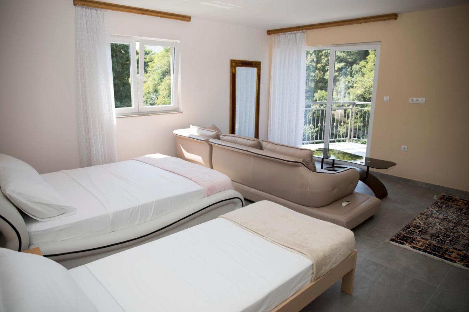 Kovac Riverfront Apartments Mostar Esterno foto