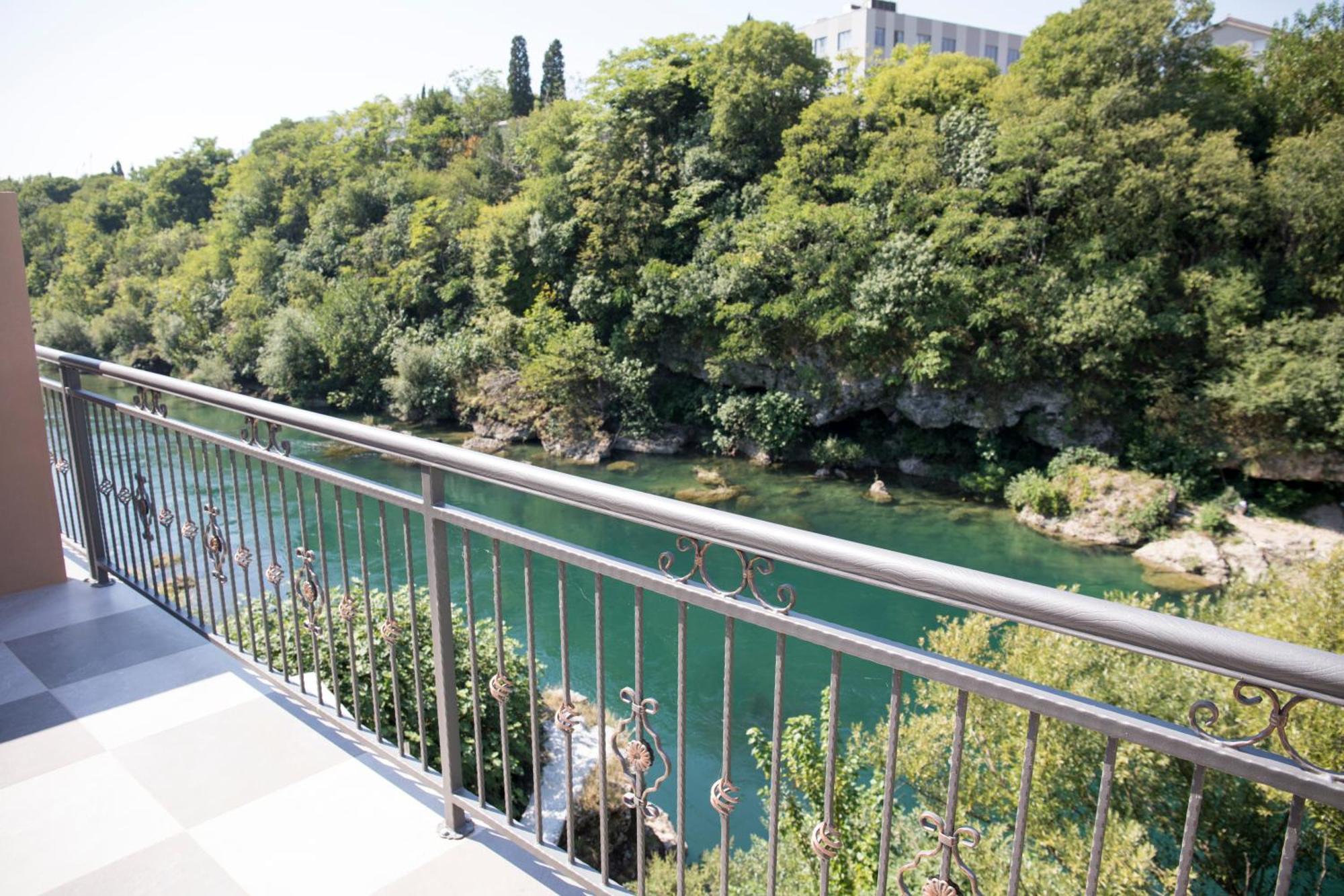 Kovac Riverfront Apartments Mostar Esterno foto